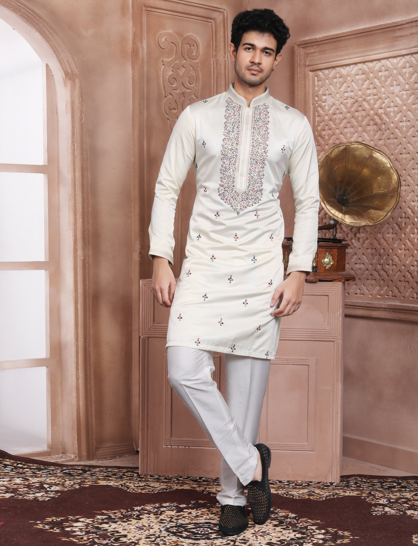 Cream Ethnic Handcrafted Kurta With Aligarhi Pant