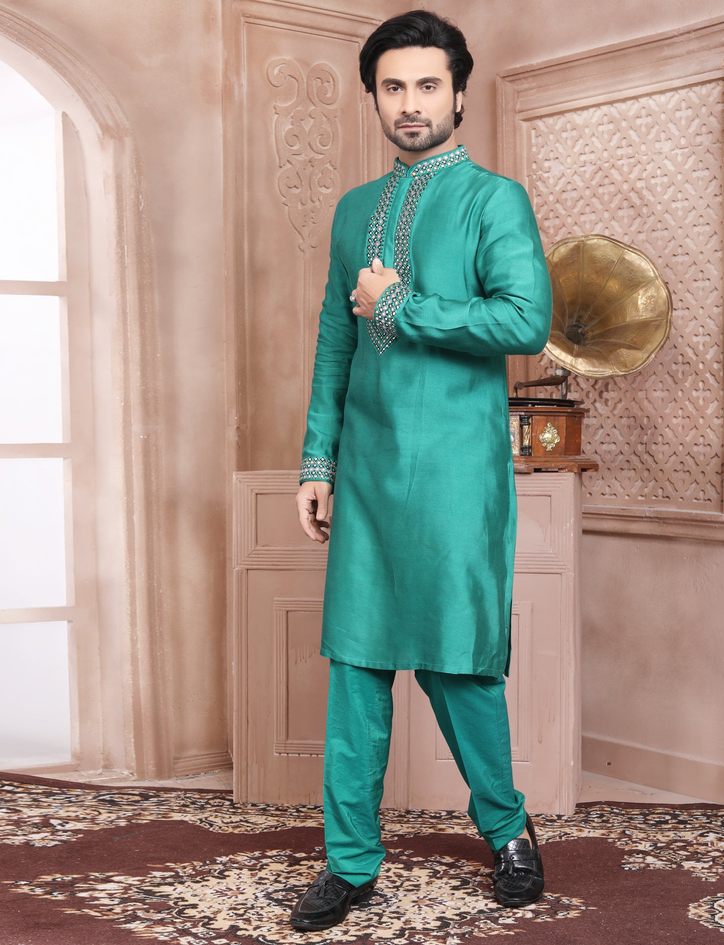 Green kurta Jari Embroidery With Potli Button With Aligarhi Pant